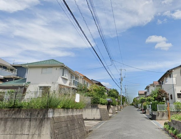 広い前面道路に面した整形地で、車の出入りもスムーズ。運転が苦手な方でも安心です。整形地なので間取りが考えやすいですよ♪現地の見学などお気軽にお問い合わせください！