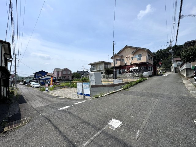 現地写真　南側接道幅員約4.2ｍ　東側接道幅員約4.5ｍ 現地写真　