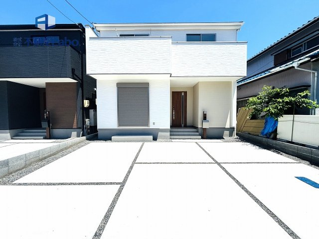 ～本日ご見学が可能です～　土日祝日はもちろん、平日のお仕事終わりのお時間でもご見学可能です♪　未完成のため近隣にある同仕様モデルハウスの内覧も可能です！　お問い合わせは090-6400-6118まで♪