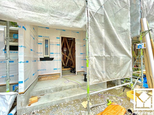 断熱性の高いLow-eペアガラスを採用。冷暖房効率を高めながら、心地よく落ち着いた暮らしをサポートします。（一部除く）