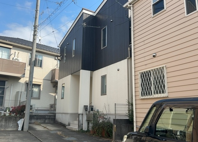 お持ちの車種によっては前面道路が広い方が便利でしょう。しかし、前面道路が広ければその分交通量が多くなるため、騒音などが気になる場合があります。実際に現地を見学し、周辺交通量や騒音などを確認しましょう！
