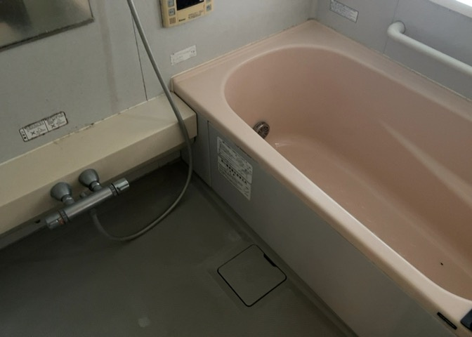 入浴時の快適さも大事なことですが、綺麗な状態を維持できなければ気持ちよく入浴できません。毎日の掃除が楽という点は大事なポイントになります！カビが生えにくく掃除がしやすい、壁や浴槽を選ぶといいでしょう。