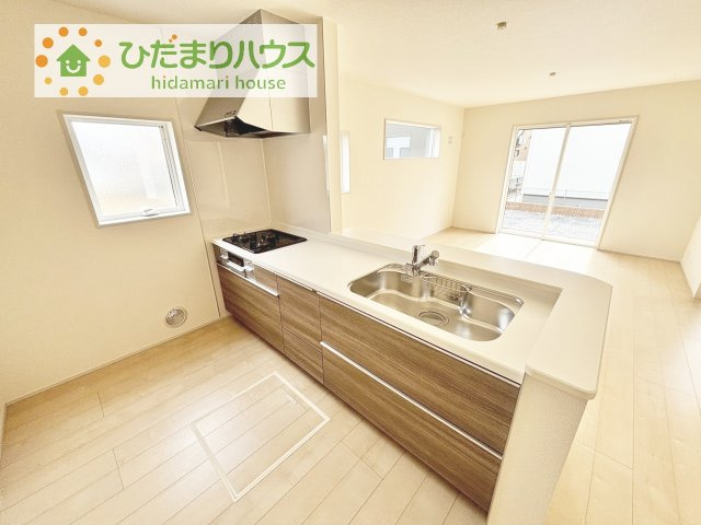 料理をしながらでも、ご家族との会話を楽しめる対面式キッチン♪