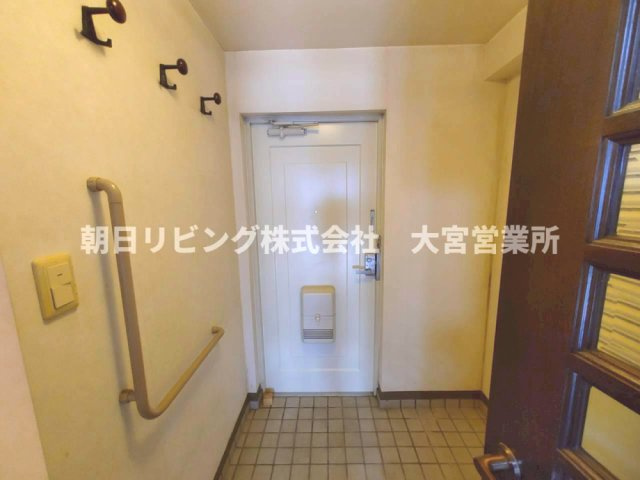 洋室15帖の玄関