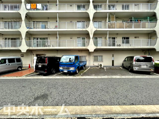 【敷地内駐車場】最新の空き状況や費用などの詳細は担当スタッフまでお問い合わせください。