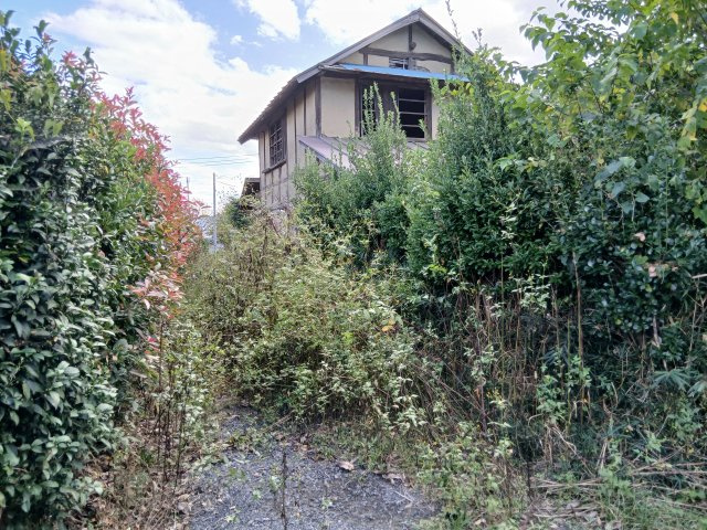 宅地部分（古家あり）※古家は見れません。居住不可。