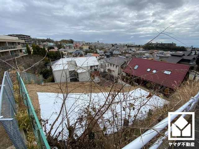 「関西スーパー苦楽園店」まで徒歩5分、「コープ苦楽園」まで徒歩9分、「コープ苦楽園」まで徒歩9分など、お買い物施設が徒歩圏内に複数あり便利な住環境です。