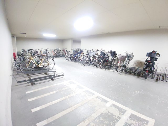 雨風を凌げる室内駐輪場♪