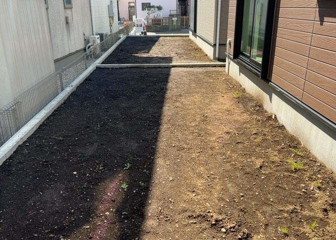 庭があることでガーデニングや家庭菜園はもちろん、こどもの遊び場やペットを放して遊ぶことができます。また、家の周囲に余裕があるということです。隣地との間があれば、十分な日当たりと、風通しが確保できます。