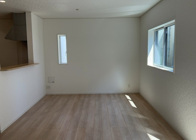 直線タイプはLとDKを一直線に並べた形で対面キッチンのタイプです。一般的なのでよく見かけるかもしれません。直線タイプに似た直接アイランドタイプは、キッチンとダイニングの間に壁がない分広く感じられます。