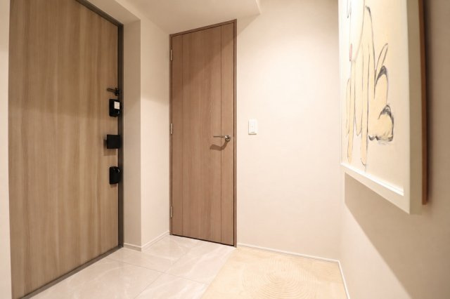 【玄関】住まう方のステータスを感じさせる、明るく綺麗な玄関です◎