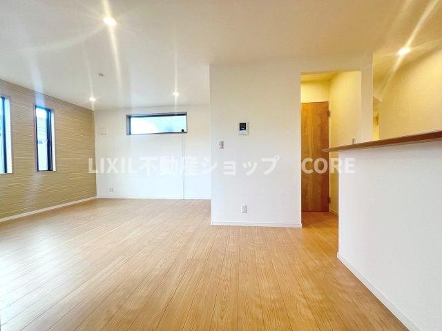家族が集まるLDKは広さ16.72帖と家族団らんをするのにちょうど良いサイズです。