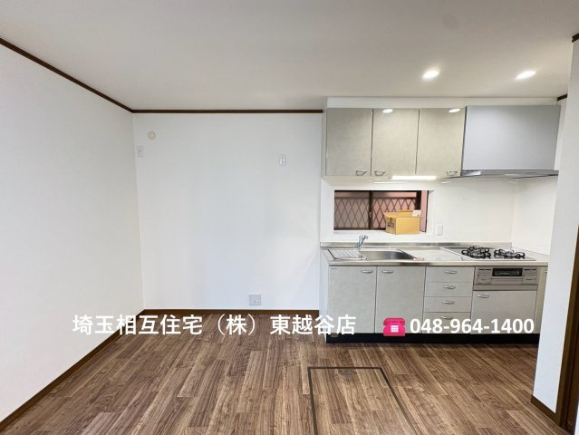 東武スカイツリーライン「大袋」駅徒歩約12分！全居室6帖以上・全居室に収納がある3LDK・納戸！2026年5月リフォーム完了！キッチン・洗面・浴室がまとまった水回り動線で、家事の移動もスムーズ！