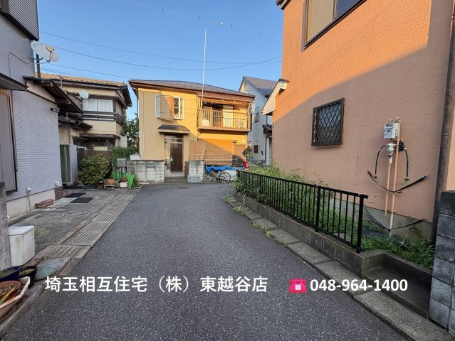 東武スカイツリーライン「大袋」駅徒歩約12分！全居室6帖以上・全居室に収納がある3LDK・納戸！2026年5月リフォーム完了！キッチン・洗面・浴室がまとまった水回り動線で、家事の移動もスムーズ！