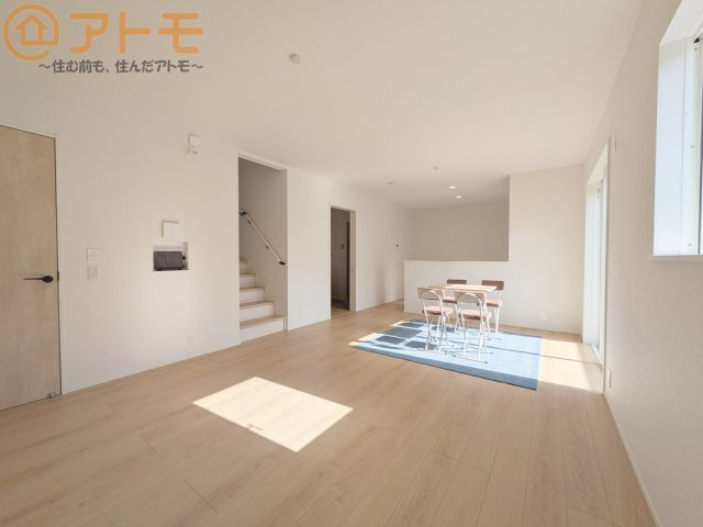 家族団らんのイメージは、リビングを思い浮かべませんか？リビングこそ広々としたお部屋が良いですね♪