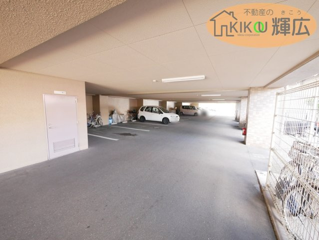 駐車場となっております。　現在駐車場には空きがございません。