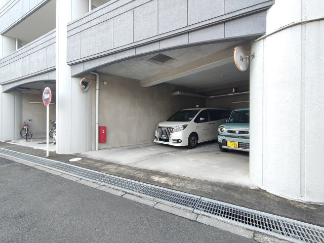 【駐車場】