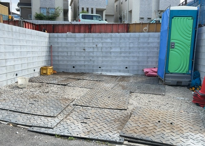 区画図は、土地の形状、境界、道路との関係を詳細に示す図面土地の正確な位置、面積、形状を把握し購入や建築計画の判断に不可欠です。区画整理や開発状況も示され、将来的な土地利用のイメージを掴む上でも重要。　