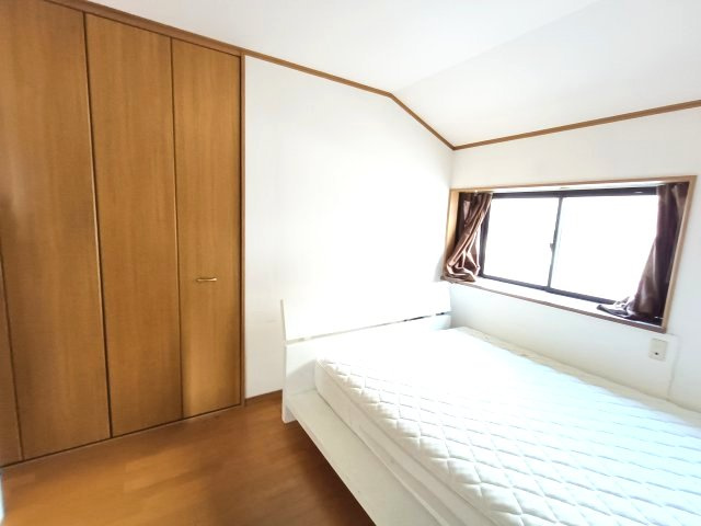 【洋室】　広々とした洋室。主寝室や子ども部屋にいかがでしょうか？