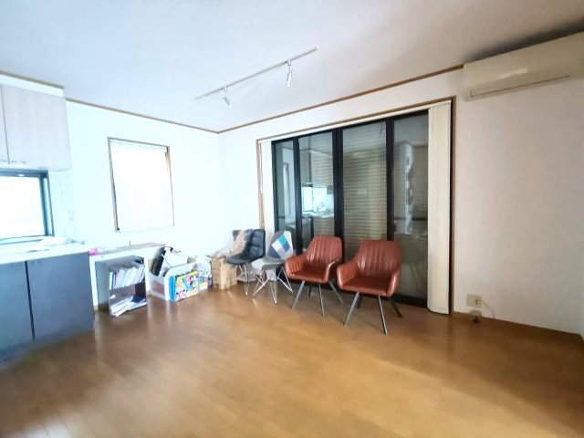 【LDK】　家族の集まる空間にふさわしい、ゆったりとした空間です。
