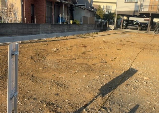 家を建てる前提で土地を探している場合、地盤の丈夫さは譲れない条件の一つです。地盤が脆弱だと追加工事が必要となります。また、過去に地盤沈下や液状化現象を起こした土地は、できるだけ避けた方がいいでしょう。