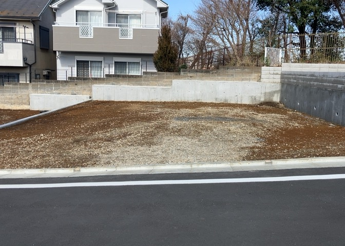 隣家の土地はどうなっているのか、生活利便施設が近くにあるのか、学校まで近いかなど、お客様のライフスタイルにあわせたイメージが重要です。また、近くにあると困る施設が近くにないかも確認するといいでしょう。