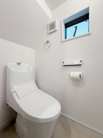 清潔感のある1階部分のトイレになります。