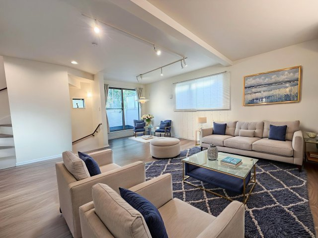 約20帖のリビングダイニング。ソファもダイニングもゆったり置ける、家具レイアウトがしやすい広さ。※CGによりヴァーチャルステージング加工をしております。