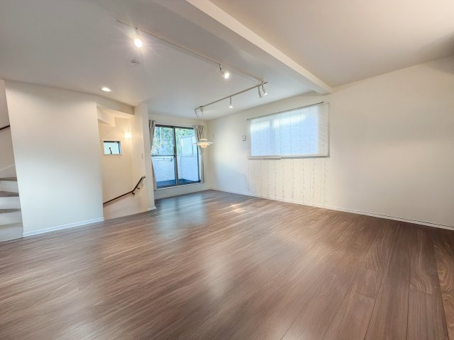 のびのび過ごせる、大きさと明るさを兼ね備えた約20帖のリビングダイニングスペース。※CGにより家具消し加工をしております。