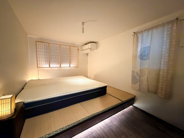 1階のお部屋部分。納戸ですが窓が2つございます。他のお部屋とはテイストが異なる空間となっております。※CGにより一部家具・小物消し加工をしております。