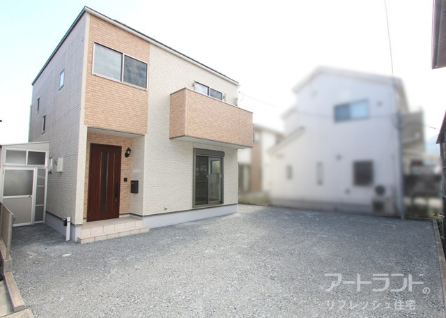 【外観】南西向きの陽当たり良いお庭付き、基礎塗装済み