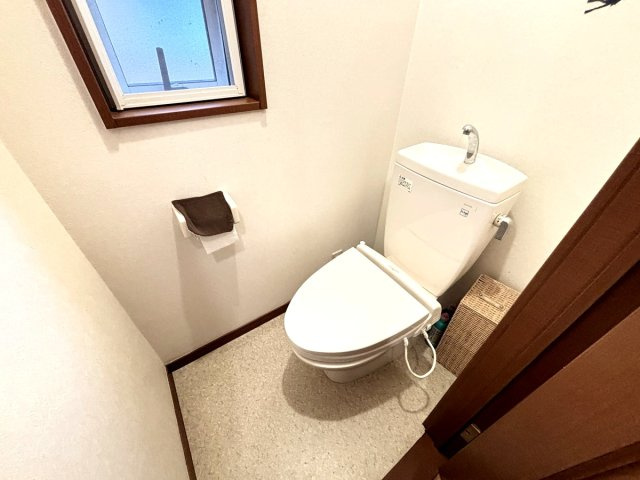 2階にもトイレがあるので、就寝時・起床時に1階に降りずにトイレの利用が可能です♪