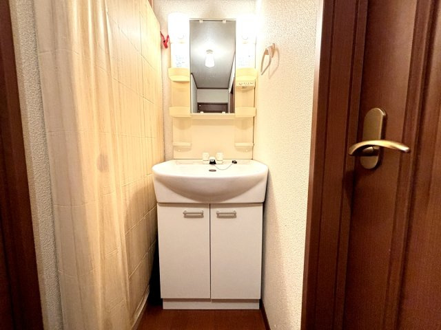 2階にも洗面台がございます！洗面は、夜寝る前・朝起きた後に使う為、寝室と同一階にあると使い勝手が良く便利です♪