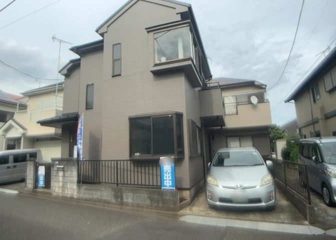 木造住宅とは土台、壁、柱など建築物の強度を支える構造体の材に木が使用されている構造を指します。構造体は建物の自重を支えるだけではなく風圧や水圧、積裁荷重などあらゆる衝撃に耐えるための基礎です。