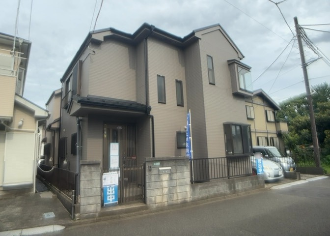東側道路の場合は居室を南向きに設計しやすいため、朝日が入りやすいというメリットがあります。一方、西側道路も東側同様に居室を南向きに設計しやすいのですが、住宅地だと朝日が入りにくいという弱点があります。