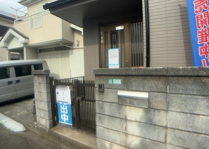 玄関は家の顔と言っても過言ではありません。現地を見学する際は玄関の広さや全体のバランスなどを見てみるといいでしょう。一般的なアプローチのしやすさだけではなく、お年寄りにも優しい設計のものだと安心です。