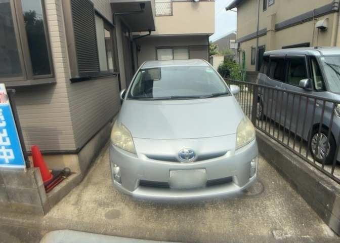 駐車場と明記されていても、最小スペースでつくられた駐車場だと大型車は駐車できなかったり、出入りしにくくなったりする可能性があります。お車のサイズと購入したい物件の駐車場のサイズを現地で確認しましょう。