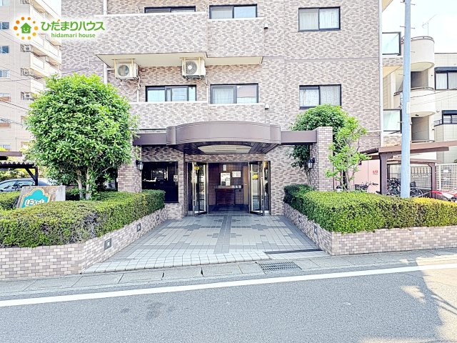 入口の広いエントランスは送迎の際も重宝いたします！
