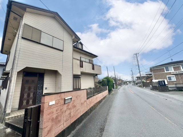 ■外観｜住宅街の中でも圧迫感が少なく、のびのびとした暮らしが叶う立地となっています♪