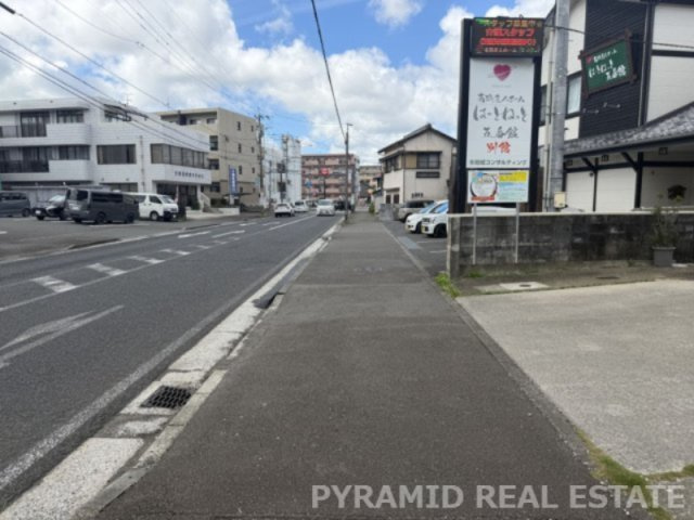 県道26号線沿い　道路幅　15ｍです。