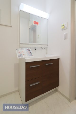 独立洗面台：いつも清潔に保てる機能美あふれる洗面台☆雑然となりやすい洗面スペースには収納力が必須です！