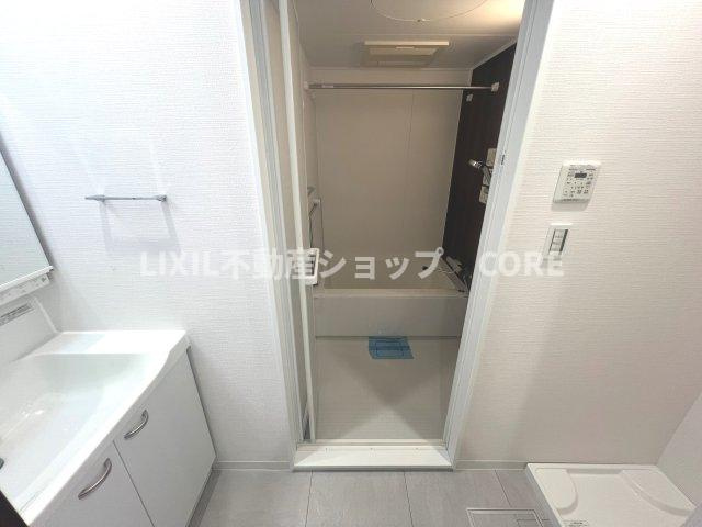 洗面化粧台新規交換済み！ミラーの後ろに収納スペースがありスッキリした空間に！