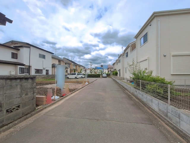前面道路含む現地写真です