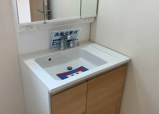 洗面化粧台では顔を洗ったり、身だしなみを整えることが本来の使い方ですが、用途によっては洗面化粧台に求められる機能が違ってくるため、ご自身や家族のライフスタイルに合ったものを選ぶことをおすすめ致します。