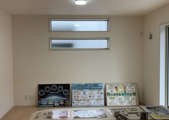 L型アイランドタイプは、キッチンからダイニングにもリビングにも目が行き届くので、とても使いやすい配置です。L字型独立タイプは、キッチンを独立させてるためLDKというよりもLDといった様なイメージです。