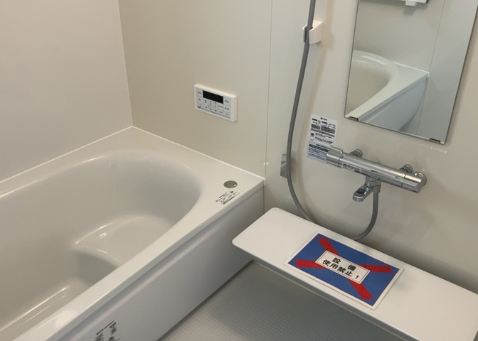 入浴時の快適さも大事なことですが、綺麗な状態を維持できなければ気持ちよく入浴できません。毎日の掃除が楽という点は大事なポイントになります！カビが生えにくく掃除がしやすい、壁や浴槽を選ぶといいでしょう。