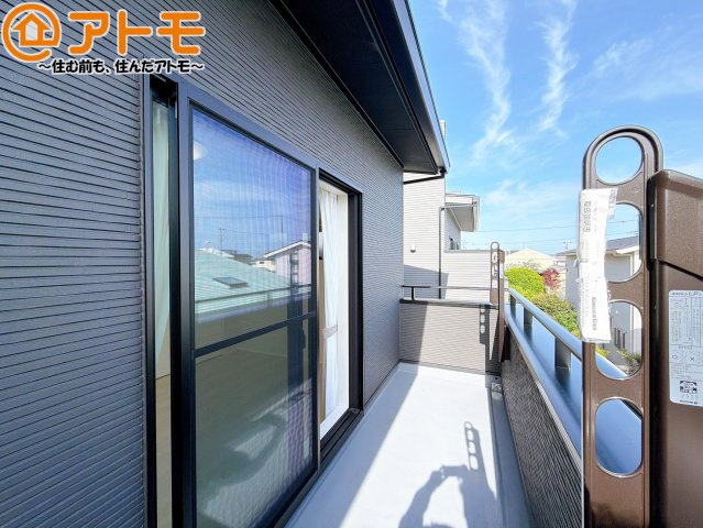 陽当りの良いバルコニーはお洗濯物はもちろんお布団もふかふかになります♪