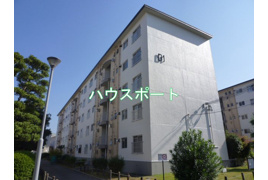 竹の台団地D1棟の外観