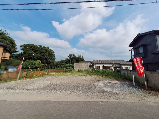 現地（2026年7月10日）撮影　北側からの眺めも開放的。周囲にゆとりを感じられる、のどかで落ち着いた住環境の土地です。