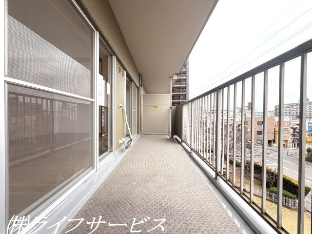 東南向きのバルコニーは陽当り良好！